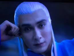 Meng Lan's so happy to see Meng Bao climbing up the window, at Beijing zoo.  😁