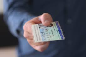 Pour faire la carte d'identité d'un enfant mineur, il faut que l'enfant et l'un de ses parents se rendent en mairie avec une photo, un justificatif Validite Prolongee De La Carte D Identite Quelle Date Prendre En Compte