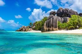 Die Seychellen Gunstig Bereisen Geht Das Urlaubsguru International Travel Destinations Travel International Travel Essentials