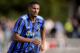 Arsenal have had a first bid of around £13m ($18m) rejected by the belgian giants, who are holding out for. Blygzw6suq9c0m