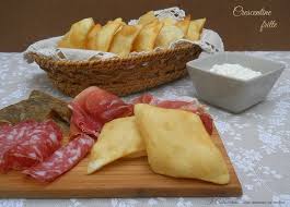 Che è un piatto del cuore la dice lunga anche il fatto che dal 2014 un gruppo di ragazzi, gli amici della petroniana. Crescentine Fritte Ricetta Originale Della Tradizione Bolognese Ricette Idee Alimentari Cibi E Bevande