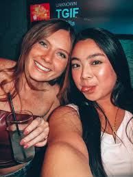 Hiii! My name is Kelsey and i am going to be looking to move to Chicago in  February/March, and I would love to find 1-2 roommates to live and be  friends with!