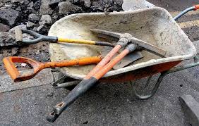 Untuk mengatasi problem itu, kami memakai bearing khusus dengan struktur deep grove yang memiliki usia pakai lebih lama dari bearing standar yang selama ini dipakai pada kereta sorong, serta melipat gandakan jumlah bearing tersebut dengan memasangkan 4 buah bearing jenis deep grove pada struktur poros roda, sehingga selain menambah kekuatan. Harga Gerobak Sorong Artco Das Gluck Krisbow Murah 2021