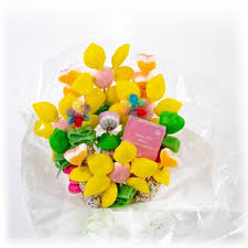 Viens découvrir comment fabriquer de délicieux bonbons et comment décorer une barre chocolatée de la meilleure façon possible ! Bouquets De Bonbons Livraison 24 72h Dans Toute La France