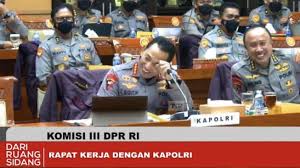 Terdengar Panggilan Sayang Perempuan di Rapat Komisi III Bareng Kapolri, Seisi Ruangan Ketawa Ngakak!