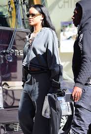 A Double Dose Of Rihanna And More Celebrity Handbag Selections Coming Right Up Purseblog Celebrity Handbags Celebrity Design Celebrity Bags