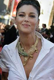 Maybe you would like to learn more about one of these? Monica Bellucci Wearing The Cartier Croc Necklace Originally Commissioned By Maria Felix Description From Pinterest Co Monica Bellucci Beautiful Women Fashion