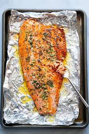 This Baked Salmon In Foil With Garlic Rosemary And Thyme Is Easy And Out Of This World Delicious Salmon Fillet Recipes Paleo Salmon Recipe Salmon Recipes Oven