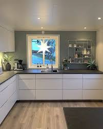 Elisabeth Auf Instagram Kitchen Matte Knipse Mens Det Enda Ser Sann Ut Na Er Det Baking Og Forbere Kitchen Decor Apartment Kitchen Design Modern Kitchen