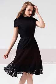 Se révélant dans des matières diverses, elle joue sur les effets de style mais toujours au plus près des tendances. Robe De Cocktail Noire Courte Dentelle Avec Manches Col Montant Classe Ref C867 Robe De Cocktail