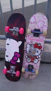 O seu corpo foi encontrado na banheira do seu apartamento. ð–•ð–†ð–•ð–†ð–‡ð–Žð–Œð–Œð–šð–'ð–˜ In 2021 Hello Kitty Items Hello Kitty Skateboard Deck Art