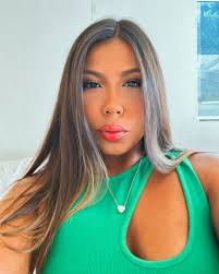 Monique Souza (@niquemo_) • Instagram photos and videos