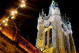 A L Origine Tour De Guet Le Beffroi De Style Gothique Et Son Carillon Rythment La Vie De La Ville De Douai Dans Le Nord Pas De Calais Depu Ocean Atlantique Ville Francaise Et Mer