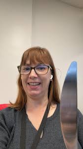 Like many dull women to come before me, I have begun keeping a recipe tin.  To my dismay, it wasn't possible to find suitably dull index cards and even  duller dividers that