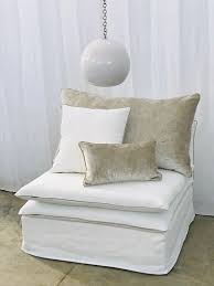 Fauteuil Mille Et Une Nuit Jupe Longue Lin Lave Blanc Coussin De Dossier Et Liseret Velours Beige Ciment Fauteuil Unique Fauteuil Mobilier De Salon