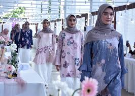 Material yang terbuat dari jersey import dan m. 7 Wanita Cantik Berhijab Indonesia Yang Sukses Di Usia Muda