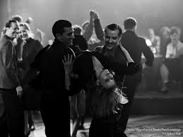 Dal film ida di paweł pawlikowski con agata kulesza, ambientato nella polonia del 1962, la breve clip in cui joanna kulig canta 24.000 baci. Joanna Kulig Paris Cold War 2018 Par Pawel Pawlikowski Cold War Cold War Military War Film
