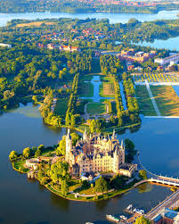 Loveisspeed Schwerin Castle Schweriner Schloss Is A Castle Located In The City Of Schwerin The Capital O Germany Castles Schwerin Beautiful Castles