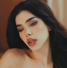 Con "Pink Aura" Kenia OS (La Kenini) hace HISTORIA al convertiste en la  primera artista en lograr posicional todos los tracks de "Pink Aura" en el  top 15 de Apple Music México. (