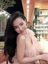 Vũ lệ quyên (sinh ngày 2 tháng 4 năm 1981) là nữ ca sĩ người việt nam.sinh ra tại thủ đô hà nội trong một gia đình giàu truyền thống nghệ thuật, cha là văn công và mẹ là nghệ sĩ hát chèo, lệ quyên sớm bộc lộ năng khiếu bẩm sinh về âm nhạc ngay từ khi còn ở độ tuổi nhi đồng. Tiá»ƒu Sá»­ Ngan 98 Hot Girl Ngá»±c Khá»§ng Nhiá»u Scandal Thá»‹ Phi Nháº¥t Showbiz