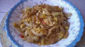 Tumis bawang putih sampai harum. Lobak Masin Telur Hancur Chef Home