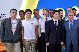 В сети пошутили над этим событием. Student Sfotografirovalsya S Putinym V Majke Navalnyj Snimok Opublikoval Sajt Kremlya