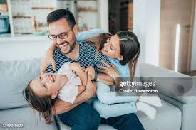 Image result for tbn:89j_M0kB5dmhMM::www.portaldafamilia.org/images/familia1a.jpg