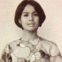 Masa kami tengah syok tulis artikel ni, semalam polis ada lakukan rampasan kat rumah dato'. Gambar Rosmah Mansor Ketika Sekolah Menengah Kolej Tunku Kurshiah