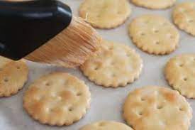 Homemade Ritz Crackers Cracker Recipes Homemade Snacks Homemade Ritz Crackers