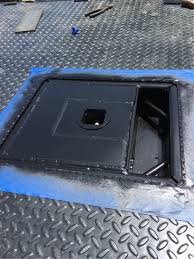 Gooseneck hitches are uniquely designed for pickup trucks. B W Turnoverball Underbed Gooseneck Trailer Hitch For Flatbed Trucks 30 000 Lbs B And W Gooseneck Hitch Bwgnrk1500