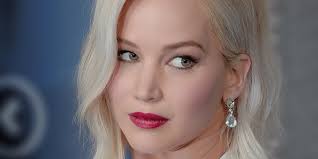 Jennifer Lawrence: 'Non faccio sesso da molto tempo, temo le malattie'