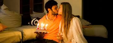 Lo vendas, lo llevas a la cama, lo amarras y le dices que al rato vienes (dejas la puerta abierta), te cambias, haces lo que quieras. Ideas Para Sorprender A Tu Novio Por Su Cumpleanos Bekia Pareja
