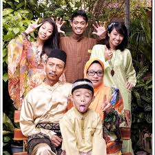 C g selamat aidil fitri f c kepada saudara serta saudari c f setahun hanya sekali c g c merayakan hari yang mulia ini c g di masa bulan remdan f c kita berpuasa hingga sebulan c f pabila syawal menjelma c g c hari raya. Suasana Hari Raya By Ukulele By Ainsyafiqahrosdi