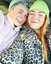 EXCLUSIVE: It's a stitch up! Fashion designer who left gastropub without  paying £56 bill following meal with her family 'failed to refund customers  after cancelling £80 crochet workshop'