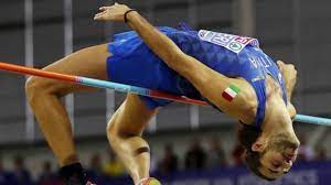 The high jump is a track and field event in which competitors must jump unaided over a horizontal bar placed at measured heights without dislodging it. Salto In Alto Il Tutorial Youtube