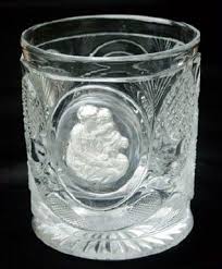 Gobelet Avec Incrustation Vierge A L Enfant Cristallerie De Montcenis Le Creusot 19 Eme Art Du Verre Site Touristique Le Creusot