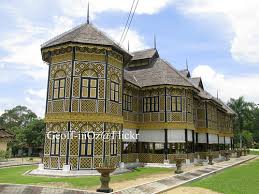 Pembinaan bangunan ini berdasarkan senibina asia barat. Istana Kenangan Perak Royal Museum Bukit Chandan Kuala Flickr