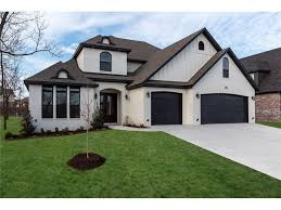 Black And White House Exterior One Story Lighten House Color Darken Trim Painted White Brick House House Paint Exterior White Brick Houses