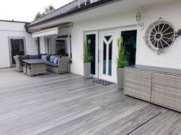 Das Ist Der Grund Warum Wir Unsere Arbeit So Lieben Nach Getaner Arbeit Und Zufriedenen Kunden Durfen Wir Dieses Schone Holzterrasse Terrasse Terrassen Ideen