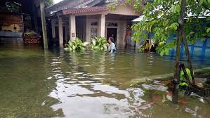 Banjir yang terjadi pada sabtu (6/6) tersebut merendam 201 rumah dan mulai surut pada ahad. Nynmnxb49af Wm