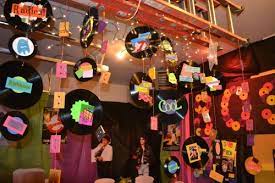 The '80s brought us such wonderfully tacky delights as pegged pants, big bangs, olivia newton john albums, leggings and captain eo. Having An 80s Themed Party 10 Cool Retro Items To Give As Party Favours Decor Ideas And Everything You Need To Know About An 80s Party
