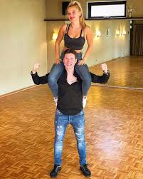 Wir fuhren in einem taxi zum theater. Hinter Den Kulissen Der Tanzshow Hinter Den Kulissen Evelyn Burdecki Kulissen