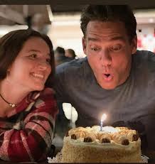 Por aquí paso a pedirles que por favor pongan en oración a Laura, hija de  nuestros queridos @angelicacastro_ y @iamdelafuente . Hoy, día del  cumpleaños de Christian sufrieron una emboscada y Laura