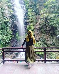 Lokasi air terjung dlundung berasa di desa ketapanrame, kecamatan trawas, kabupaten mojokerto atau berada di jalan raya trawas, hutan, trawas, mojokerto, jawa timur 61375. Air Terjun Dlundung Trawas Mojokerto Wisata Sejuk Dan Murah