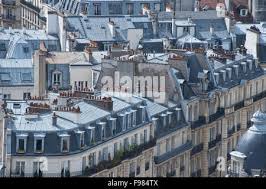 Los Techos De Las Casas Enfrente De La Catedral De Notre Dame En Paris Francia Fotografia De Stock Alamy