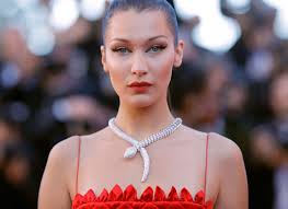 Белла — младшая сестра модели джиджи хадид. Bella Hadid Podderzhala Palestinu V Konflikte S Izrailem