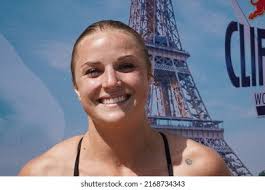 Los submarinistas profesionales Eleanor Smart son Foto de stock 2168909077 