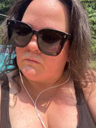 I wear sunglasses over my glasses and I do not care. 💁🏻‍♀️