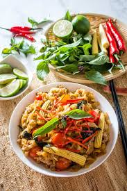 Indonesian Fried Noodles Mie Goreng Recipe Thai Drunken Noodles Drunken Noodles Asian Inspired Dishes