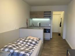 Einem 140cm breiten bett, einem weiß gefliesten duschbad mit motivwand und anthrazitfarbigen bodenfliesen, Suche Nachmieter Fur 1 Zimmer Wohnung Ab 01 03 2019 1 Zimmer Wohnung In Hannover Nordstadt